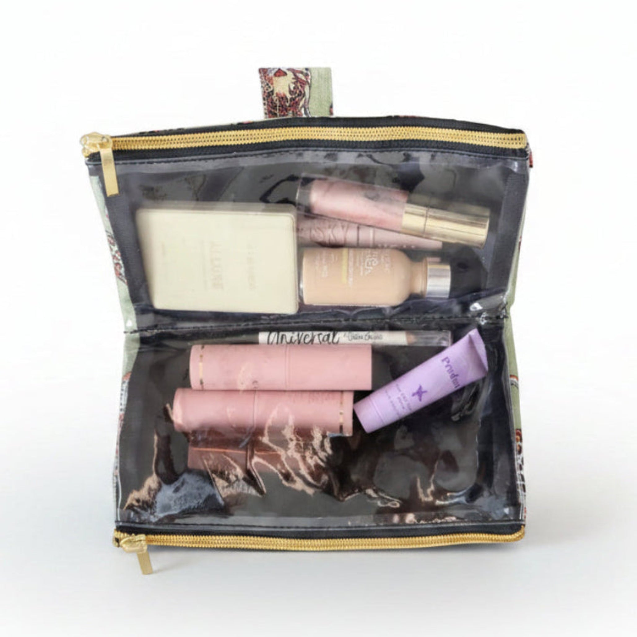 Cosmetiquera Aire en estampado Jungla, en uso