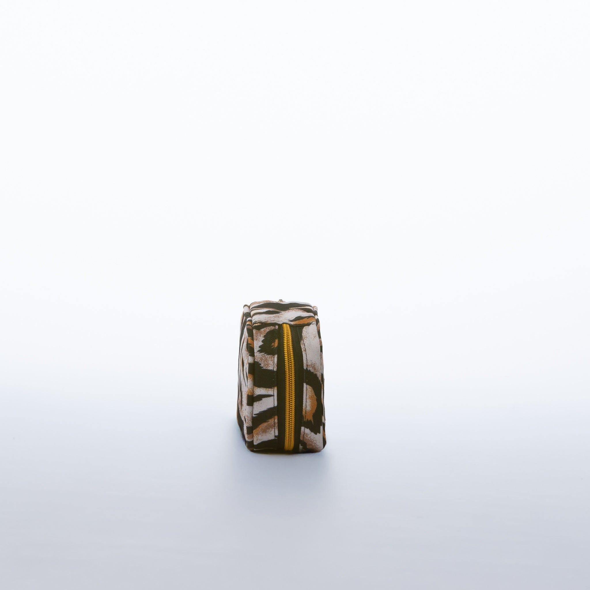 Estuche Cables en estampado Tigre, detalle